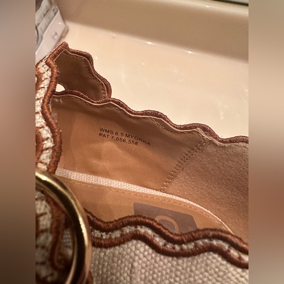 NWT Dolce vita Scalloped Mary Jane Flats - Beige Canvas Size 6 1/2. - Picture 9 of 9